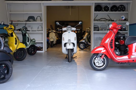 de_vespa_garage_dealer_brabant_nederland_46