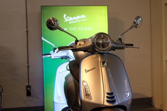 de_vespa_garage_dealer_brabant_nederland_71