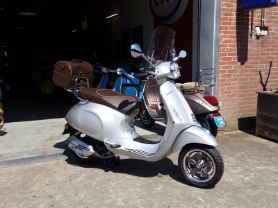 Vespa Primavera 70th zilver