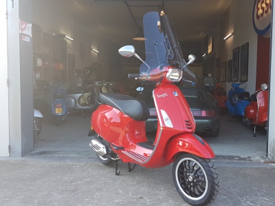Vespa Sprint Rosso Dragon