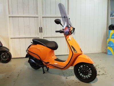 Vespa Sprint orange black edition