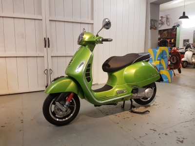 Vespa GTS 300 E4 Super Verde