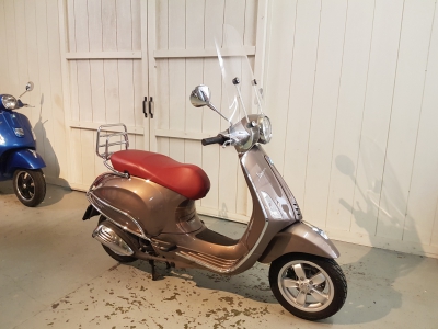 Vespa Primavera brons