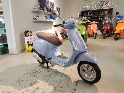 Vespa Primavera AZZURRO PASTELLO