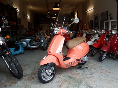 Vespa Primavera Coral Pastello