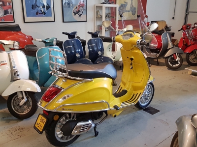 Vespa Sprint Giallo