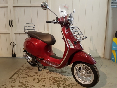 Vespa Primavera Touring Rosso Metallic