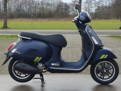 Vespa GTS SuperTech 300 HPE Blue