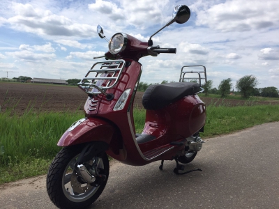 Vespa Primavera Touring Rosso Met.
