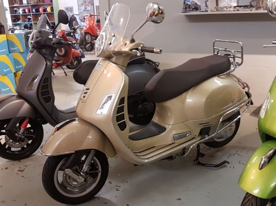 Vespa GTS 300 E4 Classic Beige