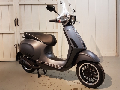 Vespa Sprint S black edition