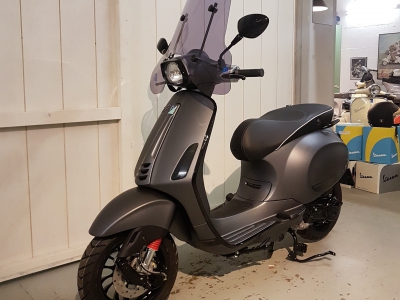 Vespa Sprint S black edtion
