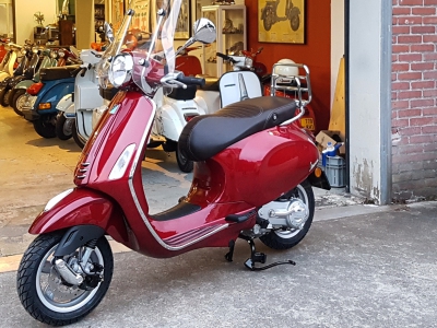 Vespa Primavera Touring Rosso Met.