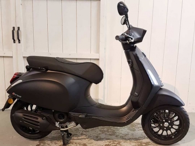 Vespa Sprint Notte