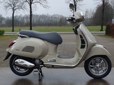 Vespa GTS 300 HPE Beige