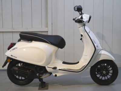 Vespa Sprint Bianco Notte Edition