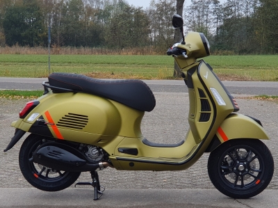 Vespa GTS SuperSport 300 HPE Verde