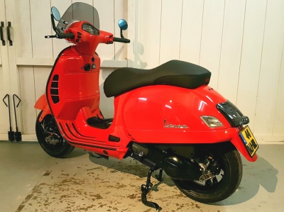 Vespa GTS 300 E4 Super Rosso Dragon custom