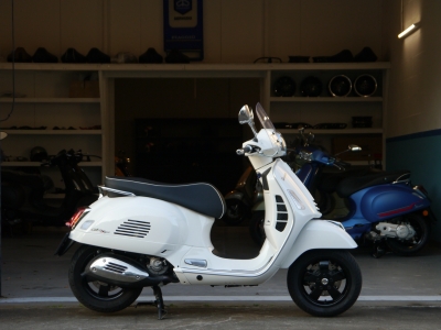 Vespa GTS Super 300 HPE Bianco