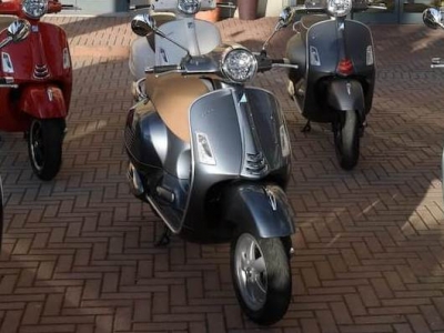Vespa GTS 300 HPE Grigio Dolomiti