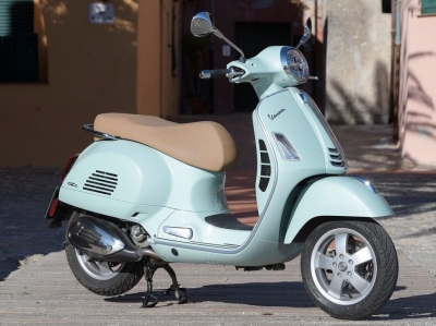 Vespa GTS 300 HPE Verde