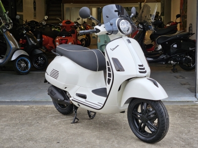 Vespa GTS Super RS Bianco