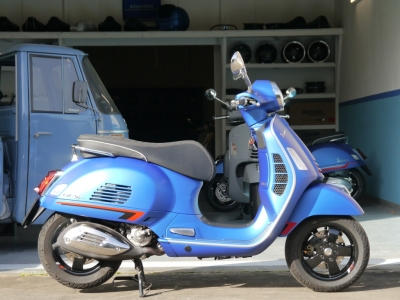 Vespa GTS SuperSport 300 HPE Blue Vivace