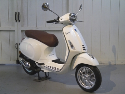 Vespa Primavera Bianco