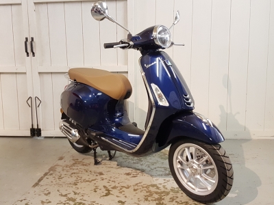 vespa primavera Blue metallic