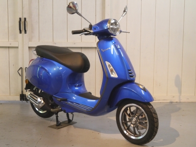 Vespa Primavera S Blue