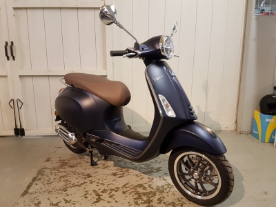 Vespa Primavera S Blue Mat