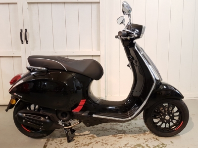 Vespa Sprint Carbon Edition