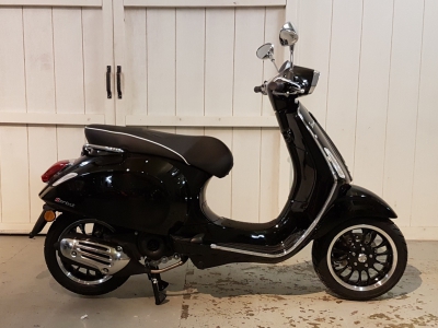 Vespa Sprint Nero Lucido