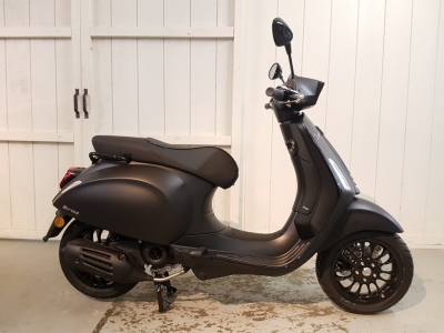 Vespa Sprint Notte